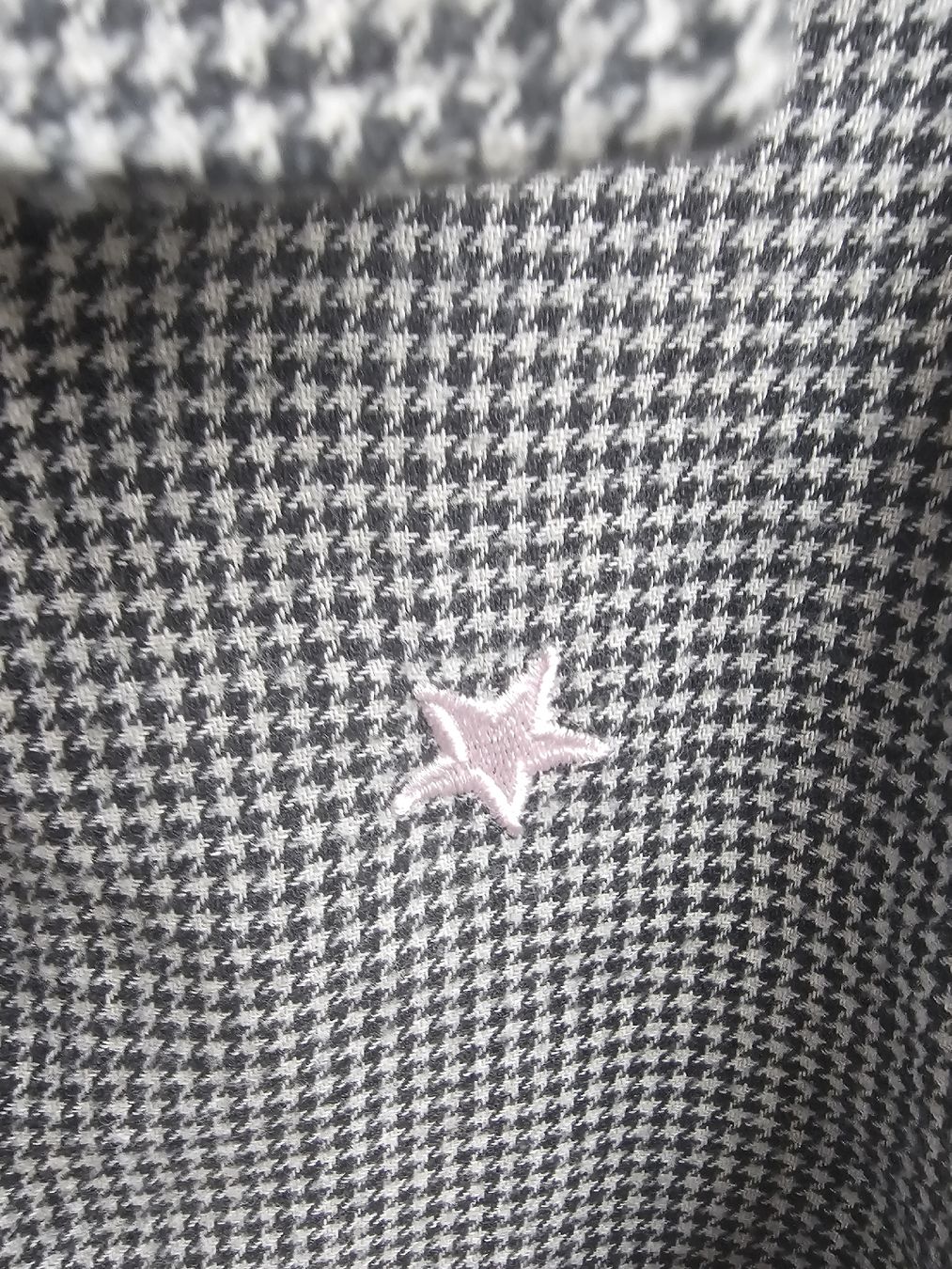 Blusen, T-Shirts & Tops: Star printed shirt – Neu (gemäss Beschreibung) aus Cologny von Selin34