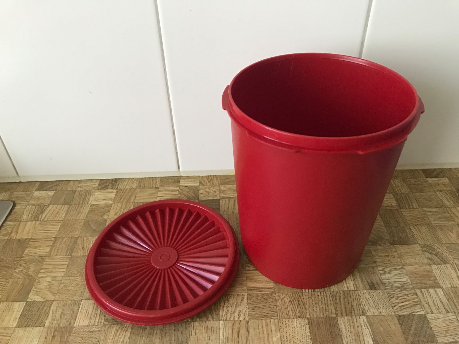 Tupperware Contenitori & Simili: Tupperware, grosse Dose – Usato da Birmensdorf ZH venduto da Hilhan 1