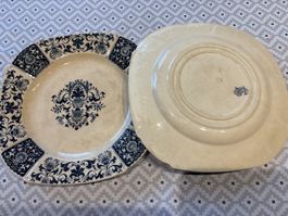 Assiettes décor floral bleu- Pièces de collection rare!