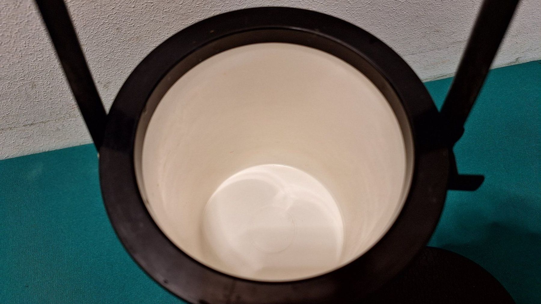 Contenitori & Simili: Vintage Eisbehälter Kunststoff schwarz – Usato da Arlesheim venduto da shopradl 3