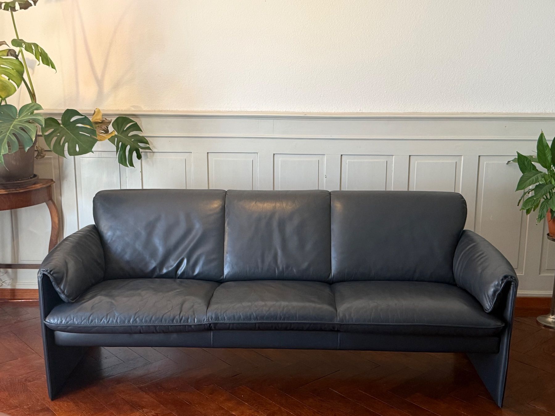 Leolux Divani: Designer Couch Sofa Leolux Bora Bora 3-Sitzer Anthrazit – Usato da Zürich venduto da TiptopGerneWieder