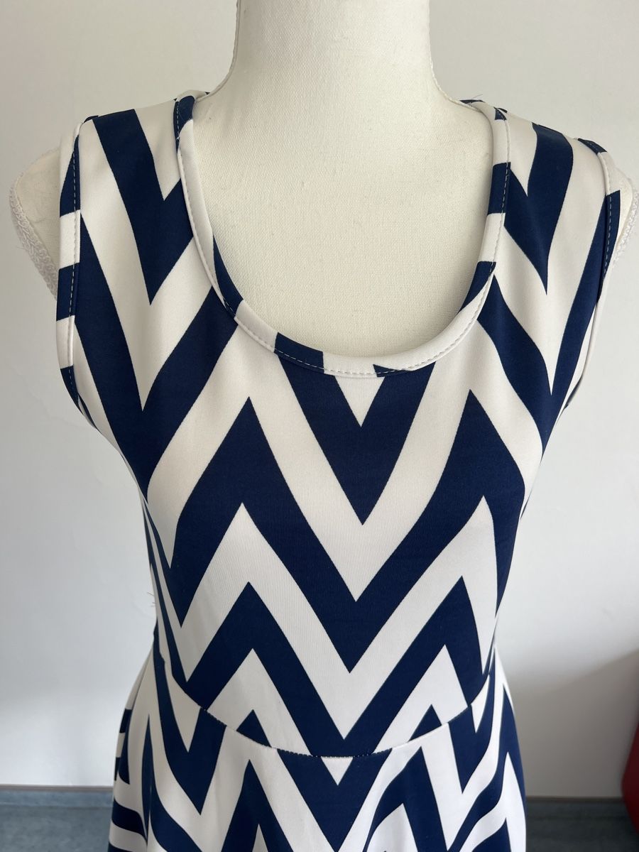 Vestiti: Sommerliches Kleid mit Zickzack Muster, Grösse M – Usato da Oberuzwil venduto da DanaB01 1