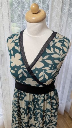 Sommerkleid Damen Gr. M – Grün/Creme Blumenmuster