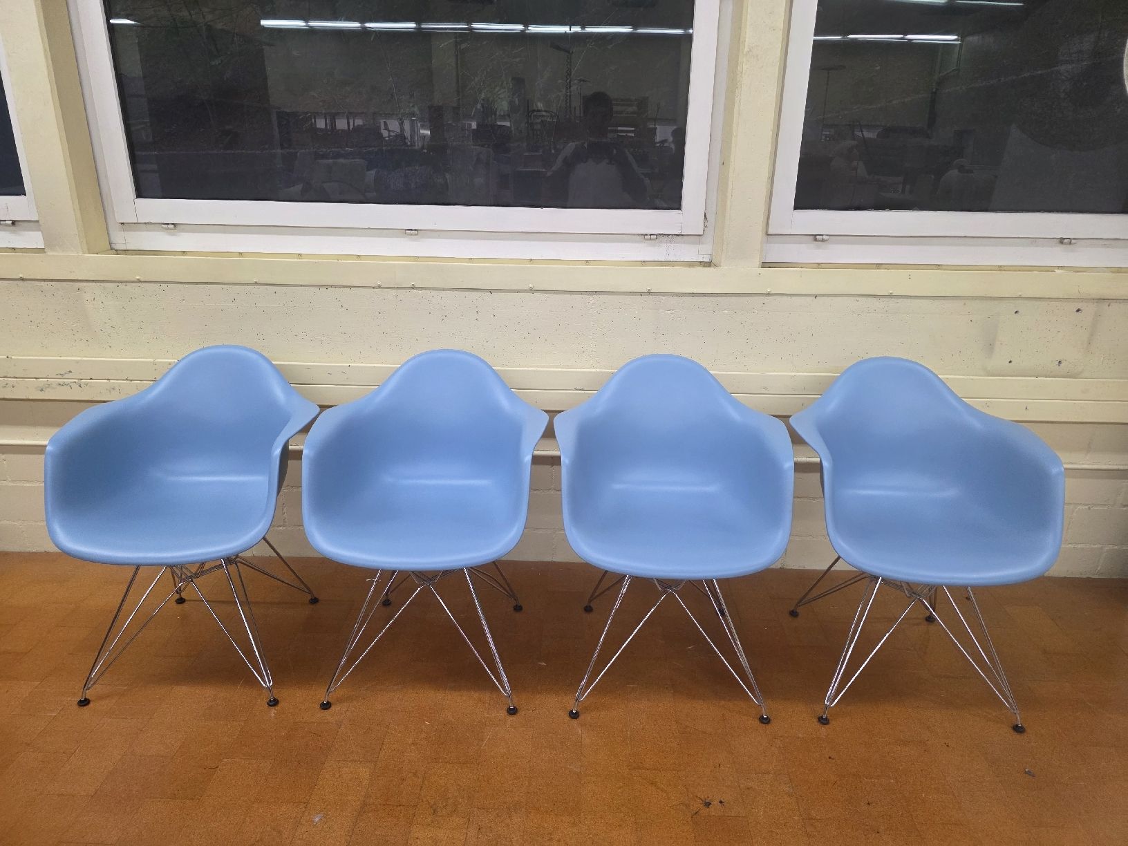 Vitra Sedie: Designer Stühle Eames Vitra DAR in hellblau – Usato da Lichtensteig venduto da Polsterwerk 1