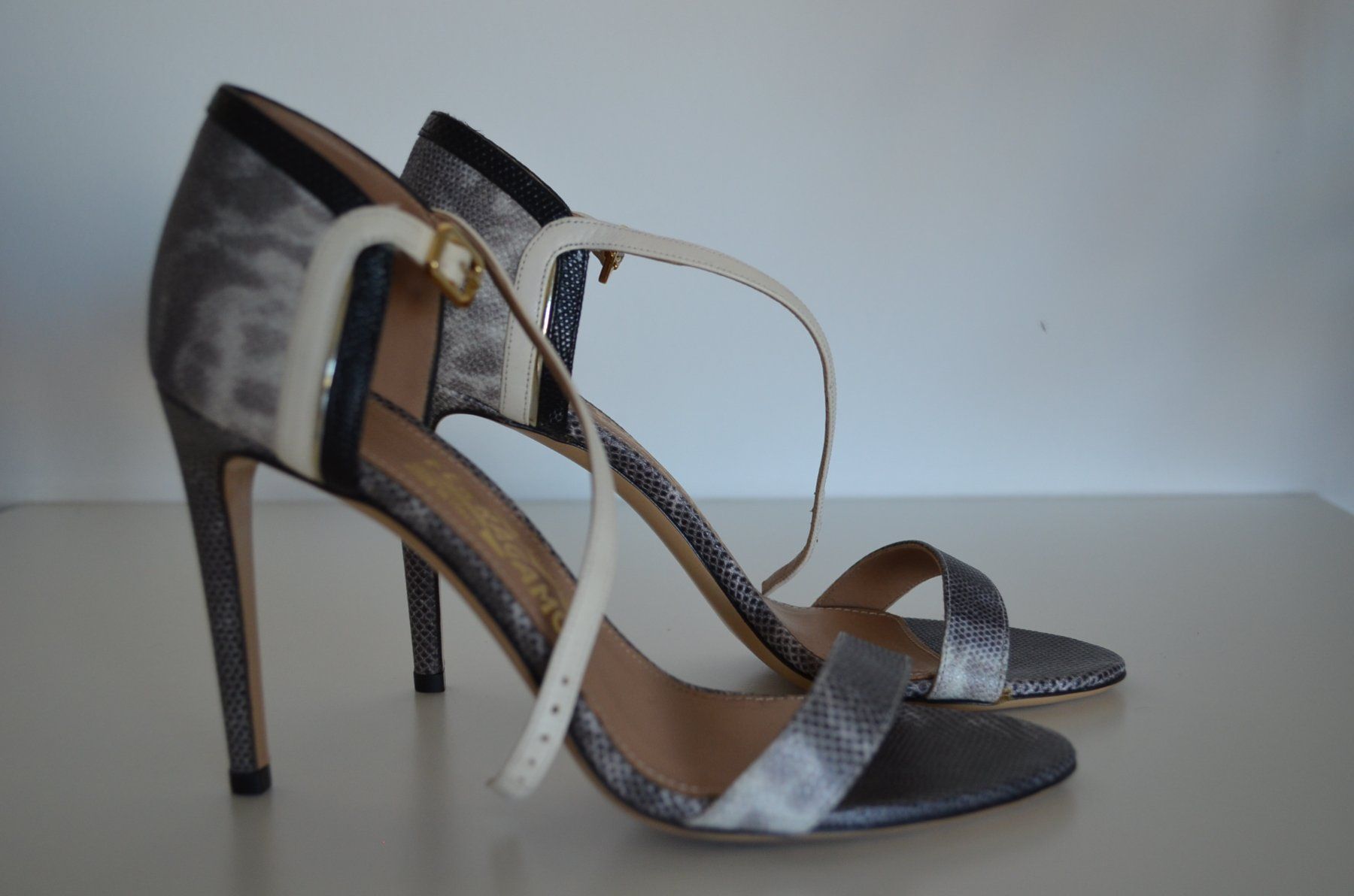 Scarpe da donna: Salvatore Ferragamo Sandalette – Usato da Locarno venduto da DarjaRonco