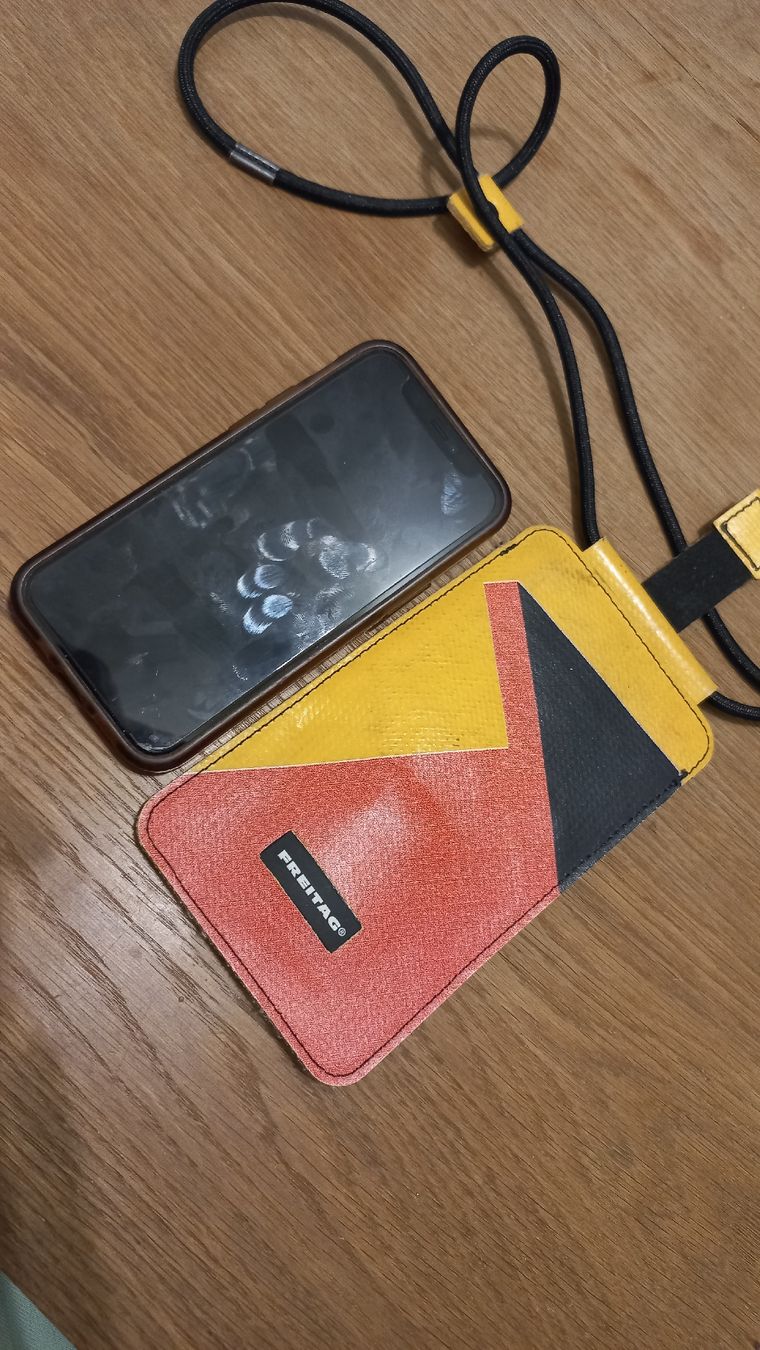Freitag Borse: Freitag Handytasche mit Lanyard – Usato da Horw venduto da OnkelBaldrian 1