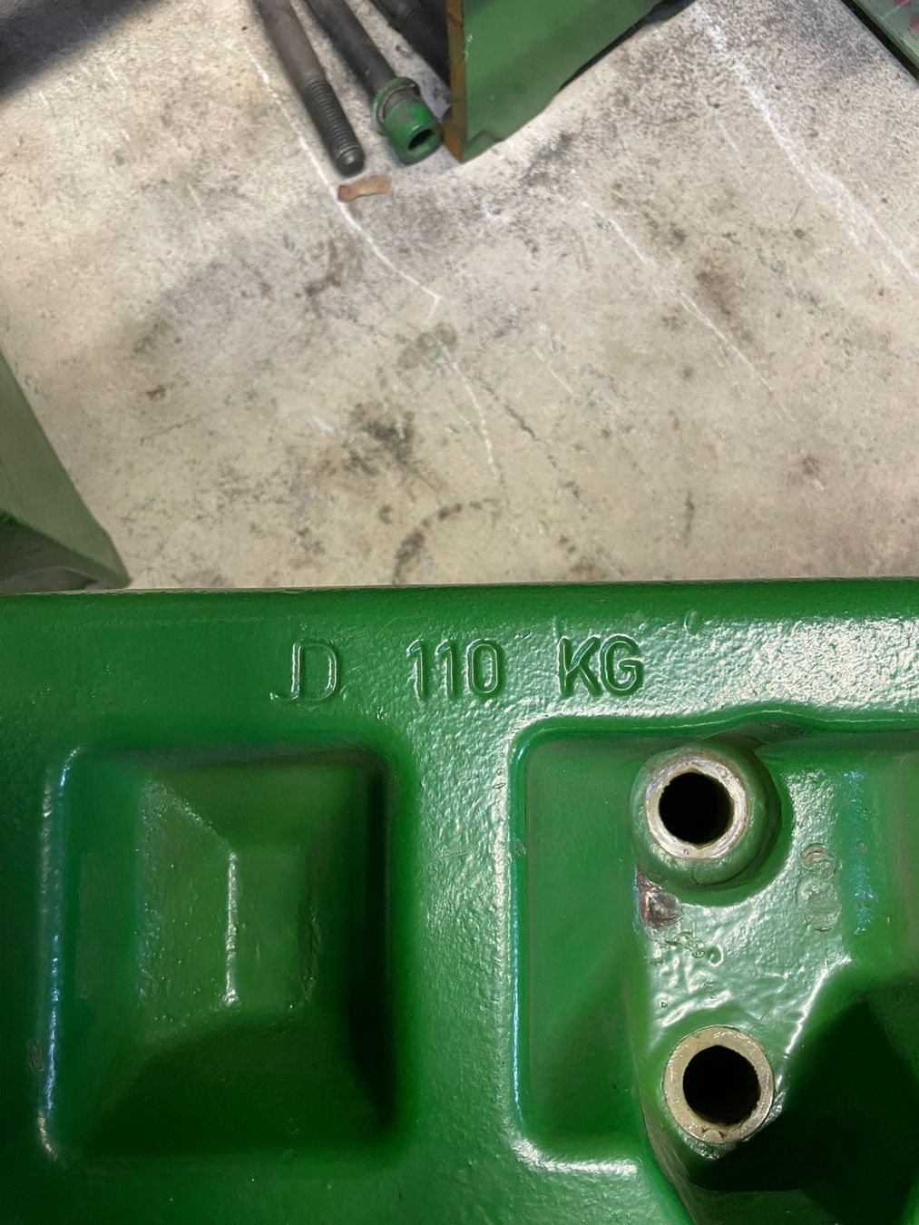 Pièces de machines de travail du sol: Frontgewicht 110Kg John Deere – D'occasion à Oppligen par huber-landtechnik 1
