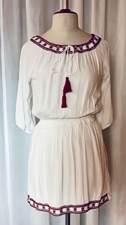 Jolie robe d'été blanche brodée - Taille S/M