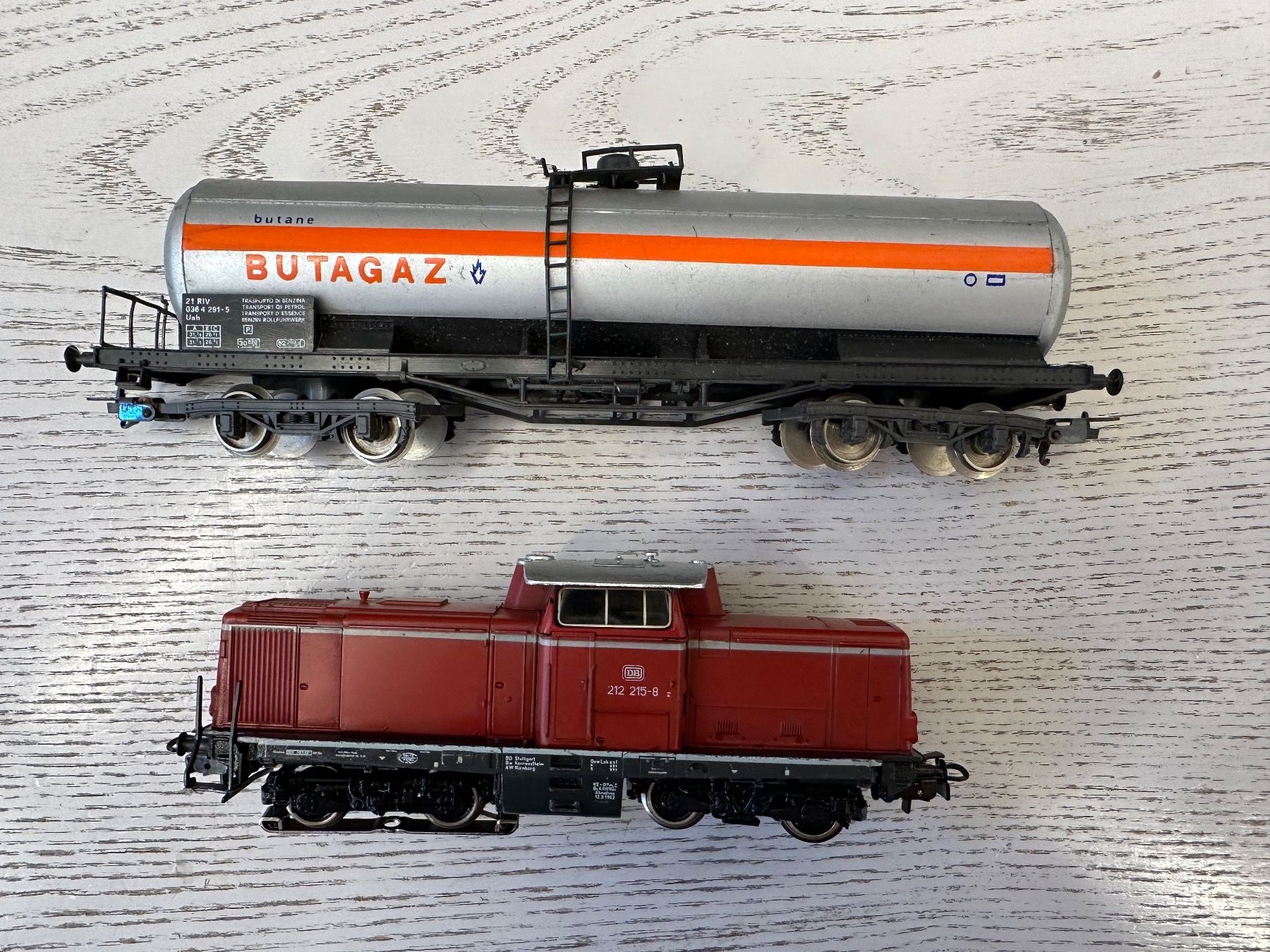Märklin Modelleisenbahnen: Märklin 3072 DB BR 212 Tankzug – Gebraucht aus Lupsingen von New-Haven 1