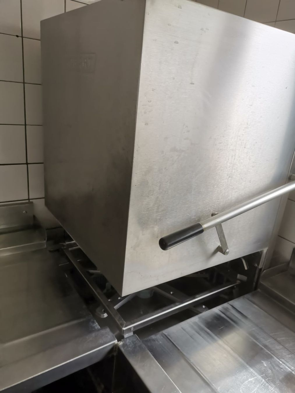 Geschirrspüler: Gastro Geschirspüler – Gebraucht aus Spreitenbach von Space_X 8