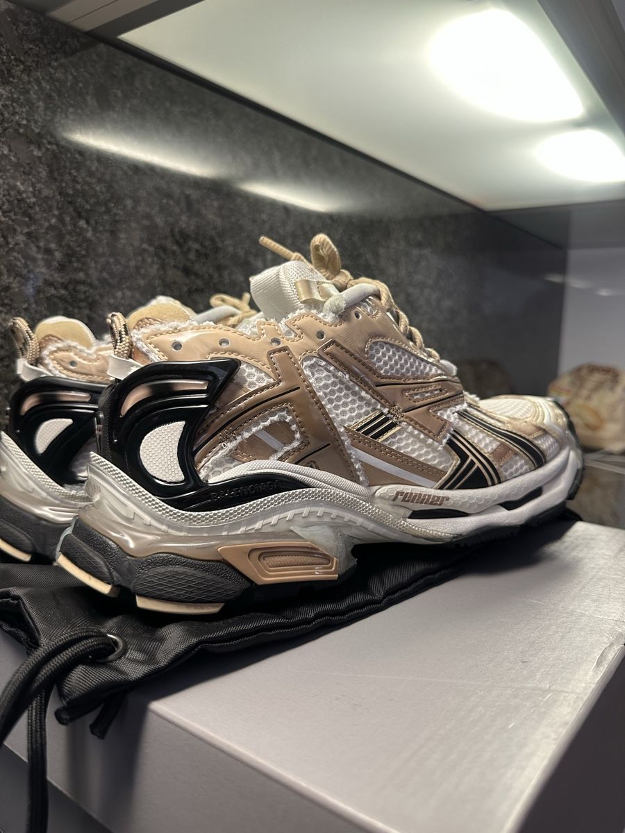 Balenciaga Scarpe da uomo: Balenciaga Runner Sneaker – Nuovo (secondo la descrizione) da Widnau venduto da ces_d8xn 1