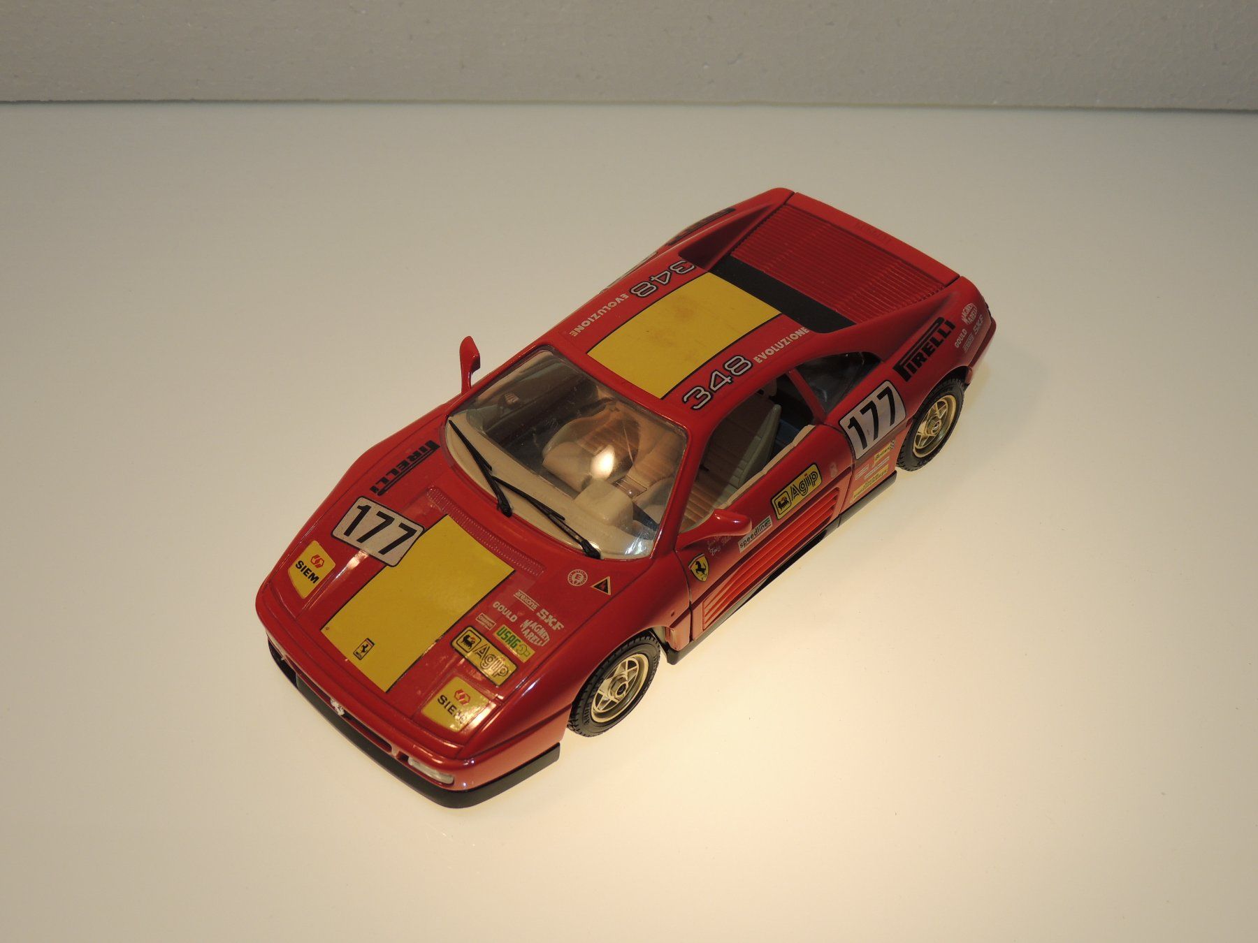 Bburago Modellautos: BBurago Ferrari 348 TB Evo.1989 Rot 1:24 – Gebraucht aus Corminboeuf von corbay 4