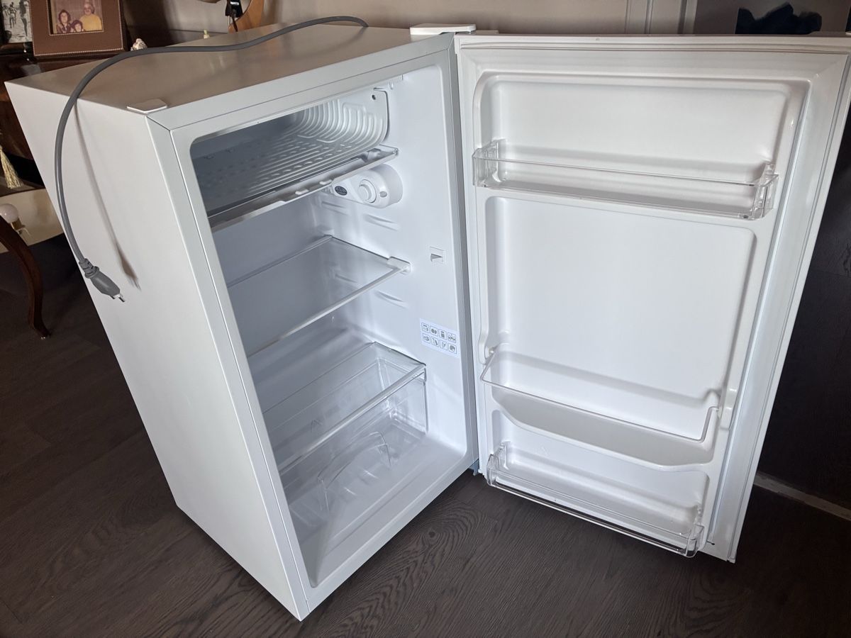 Frigoriferi: Kibernetix fridge-used since April  – Usato da Zürich venduto da BobJones