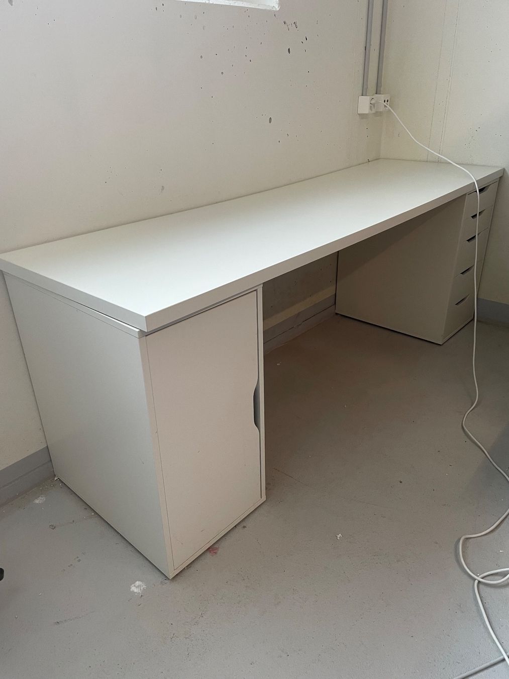Ikea Scrivanie: Table, desk - GRATIS – Usato da Stallikon venduto da Viix