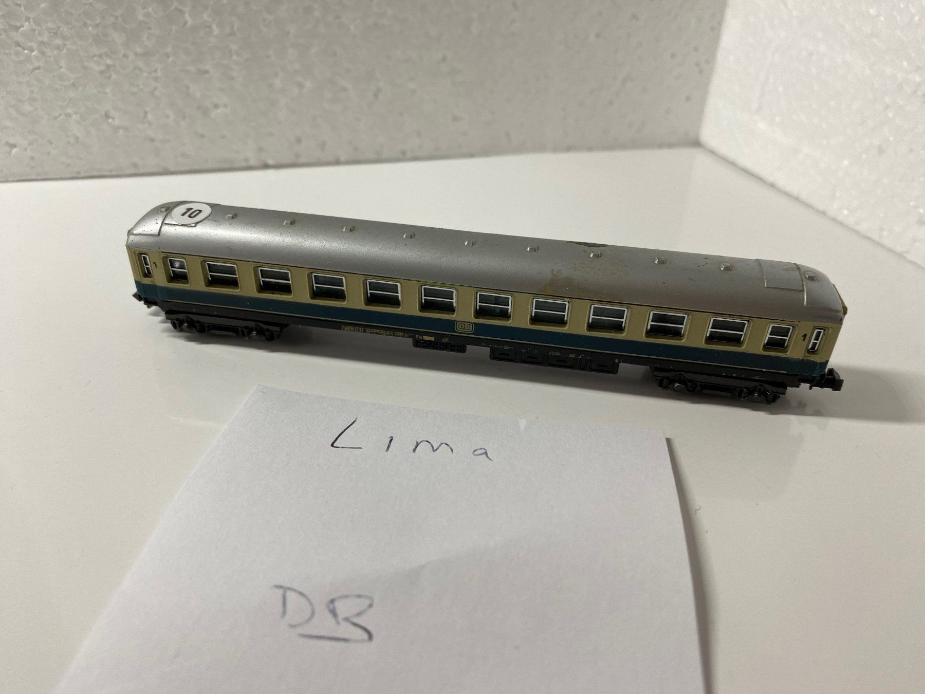 Lima Modellini di ferrovie: DB Waggon Spur N Lima Kratzer + Farbe 10 – Difettoso da Kerzers venduto da tisyayasuBE 3
