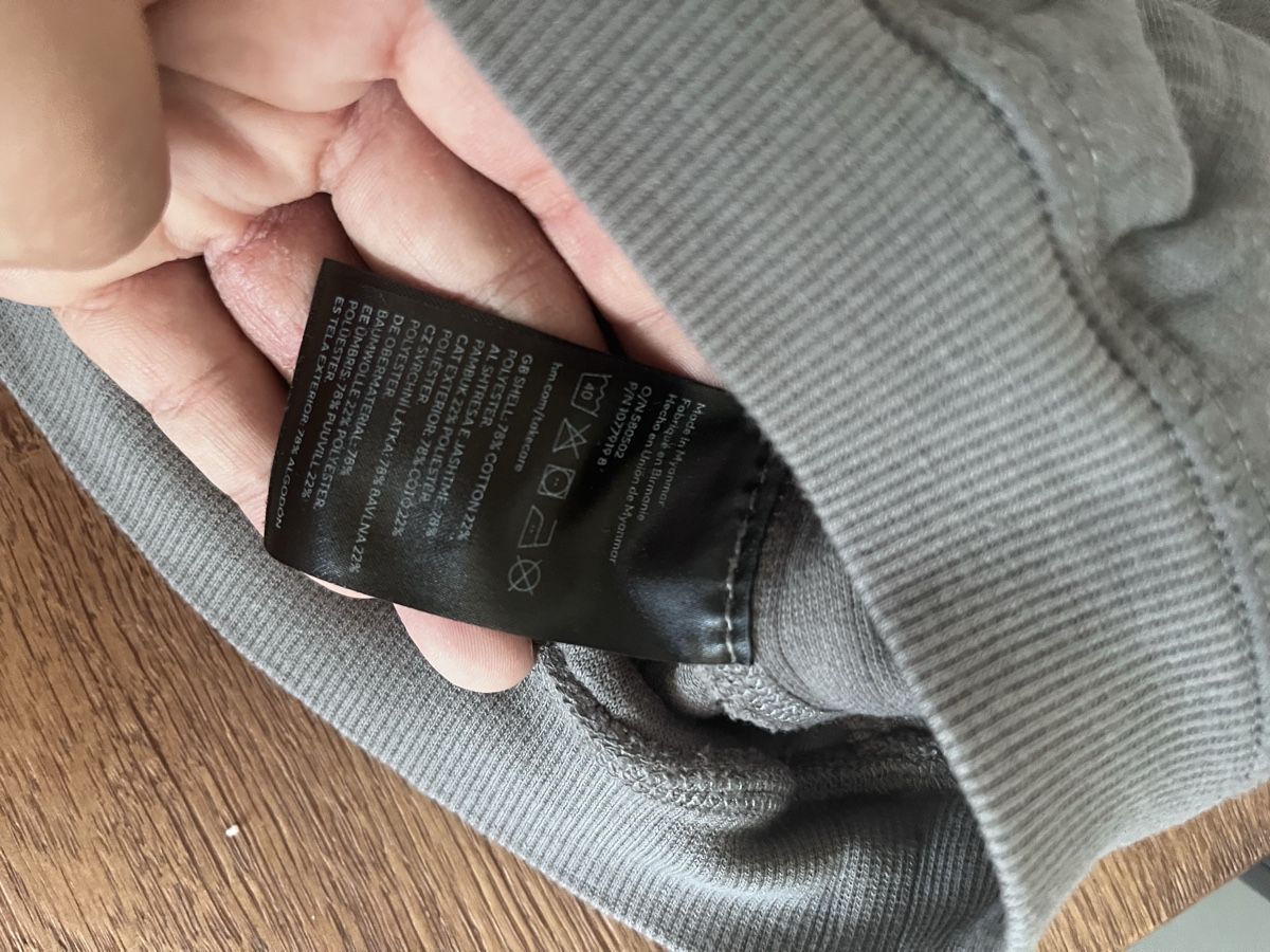 H&M Pullover & Sweatshirts: Grauer H&M Pullover Gr. 98 – Gebraucht aus Zollikerberg von LLV 2