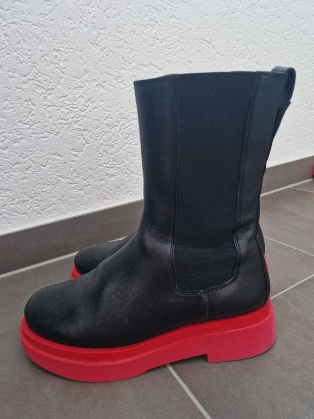 Högl Scarpe da donna: Högl Stiefelette 38 schwarz / rot – Usato da Lichtensteig venduto da Cocabana_16 2