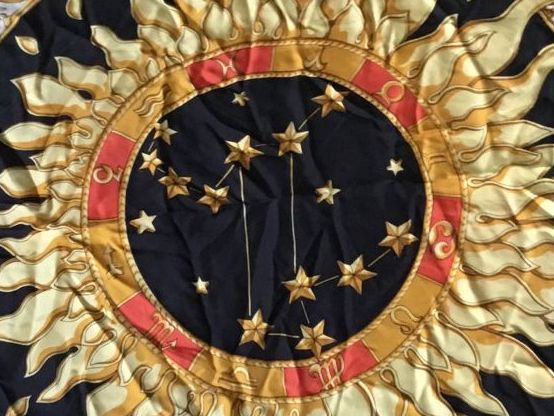 Foulard & Sciarpe: Schal mit Sternzeichen aus Seide – Usato da Schlieren venduto da Jeajet 2