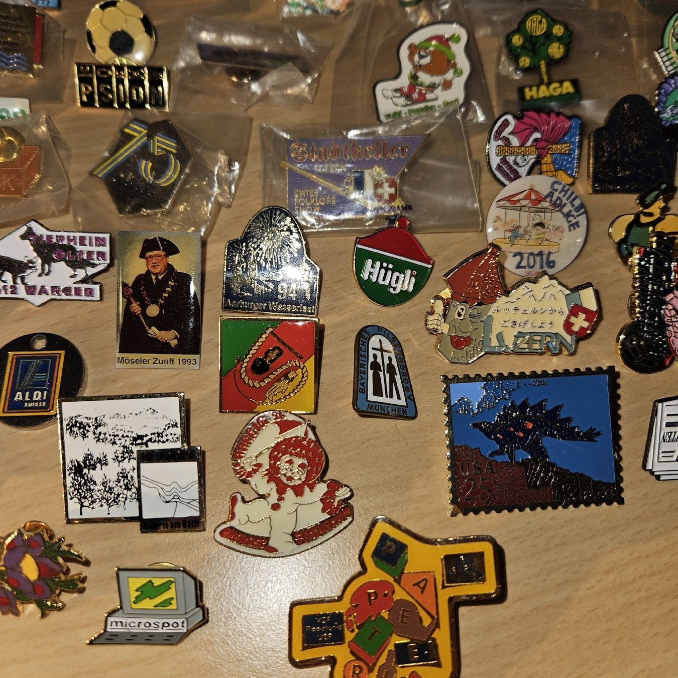 Swiss Placchette & Badge: Pins Sammlung Anstecker Konvolut Werbung Schweiz – Usato da Kriens venduto da gra_fhn7 5