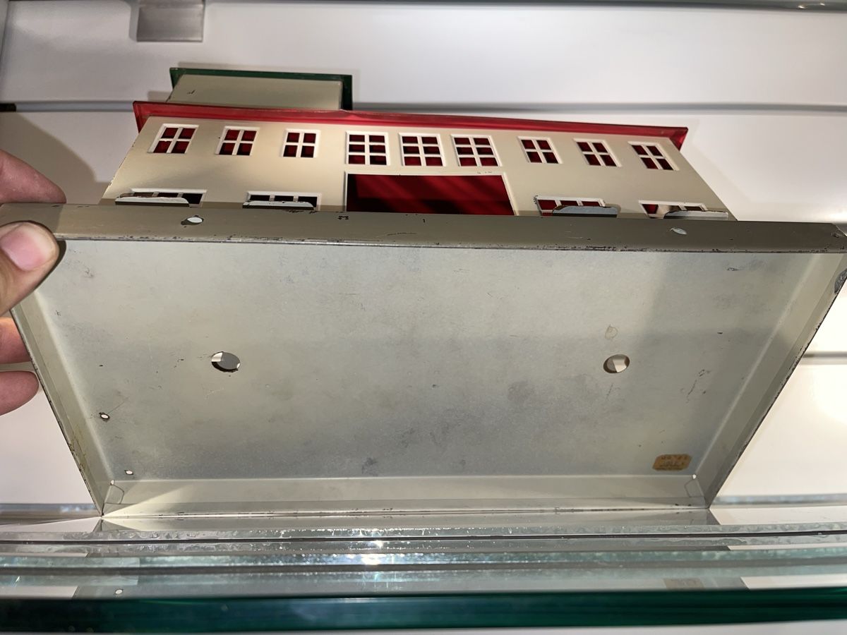 Kibri Modellini di ferrovie: Kibri Blech Spielzeug Bahnhof mit Uhr West Germany – Usato da Siebnen venduto da speedy63 6