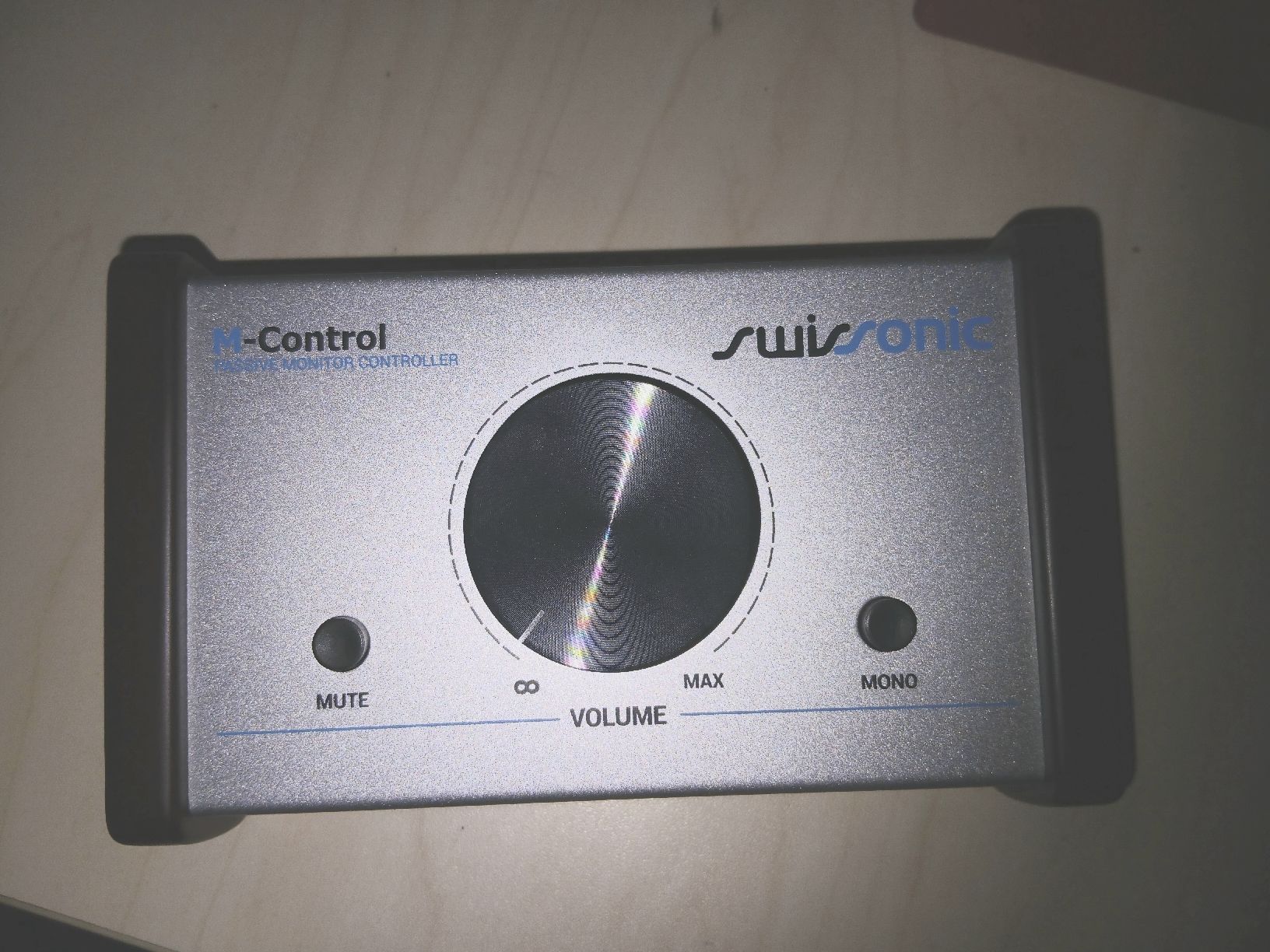 Strumenti musicali: Monitor Controller Swissonic M-Control – Nuovo (secondo la descrizione) da Othmarsingen venduto da Studio15