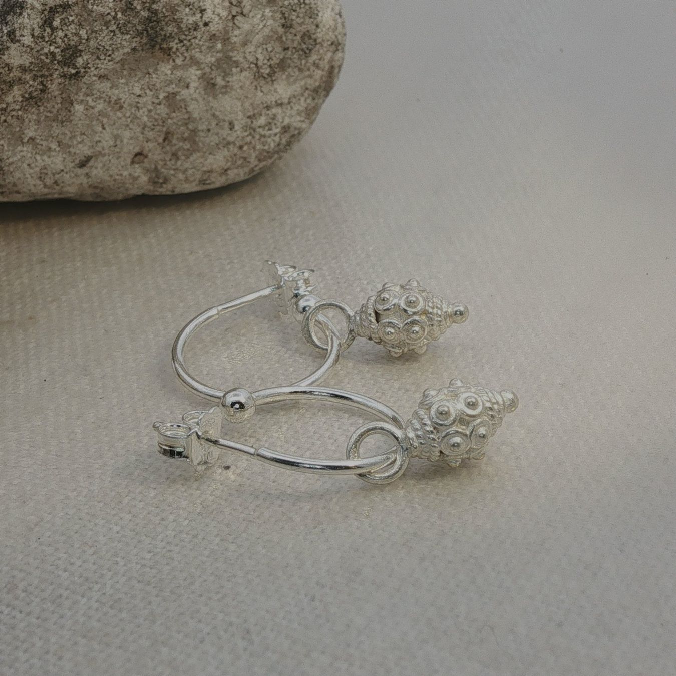 Olga Ribler Orecchini pendenti & Orecchini a lobo: Sterling Silber 925 Halbcreolen mit Charms – Nuovo (secondo la descrizione) da Luzern venduto da Schmuckoutlet 2