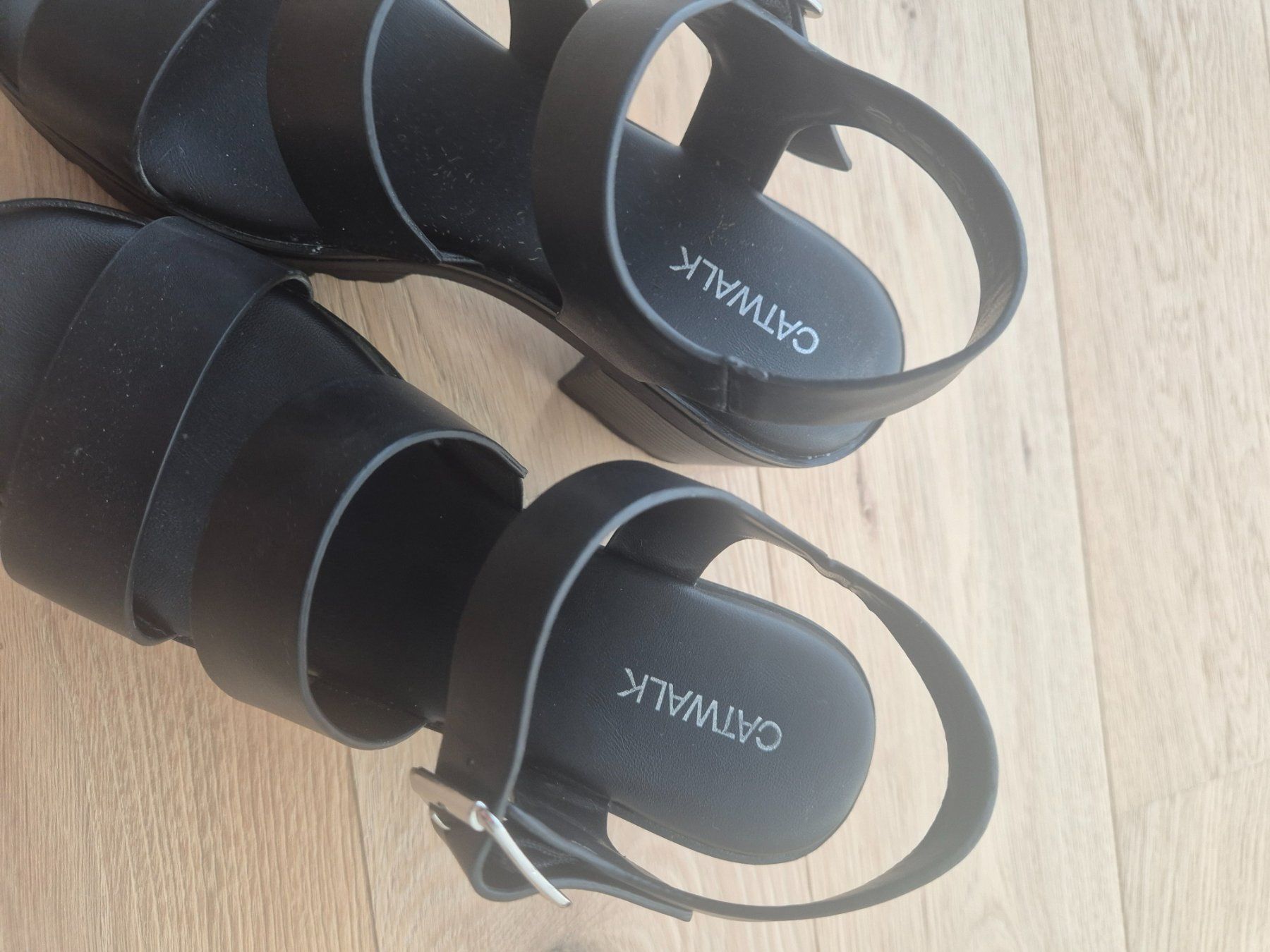 Dosenbach Scarpe da donna: Catwalk Plateau Sandalen – Usato da Winterthur venduto da ml-ay15 1
