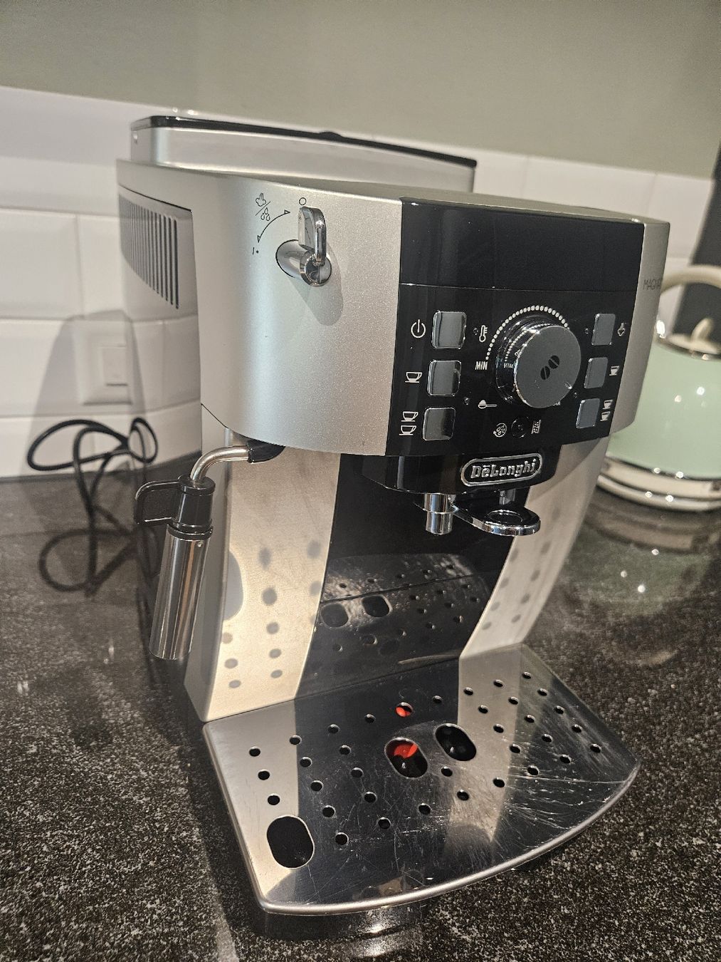 De'Longhi Macchine per caffè & Macchine per espresso: DeLonghi Magnifica S mit Garantie – Usato da Eschen venduto da Possible0 2