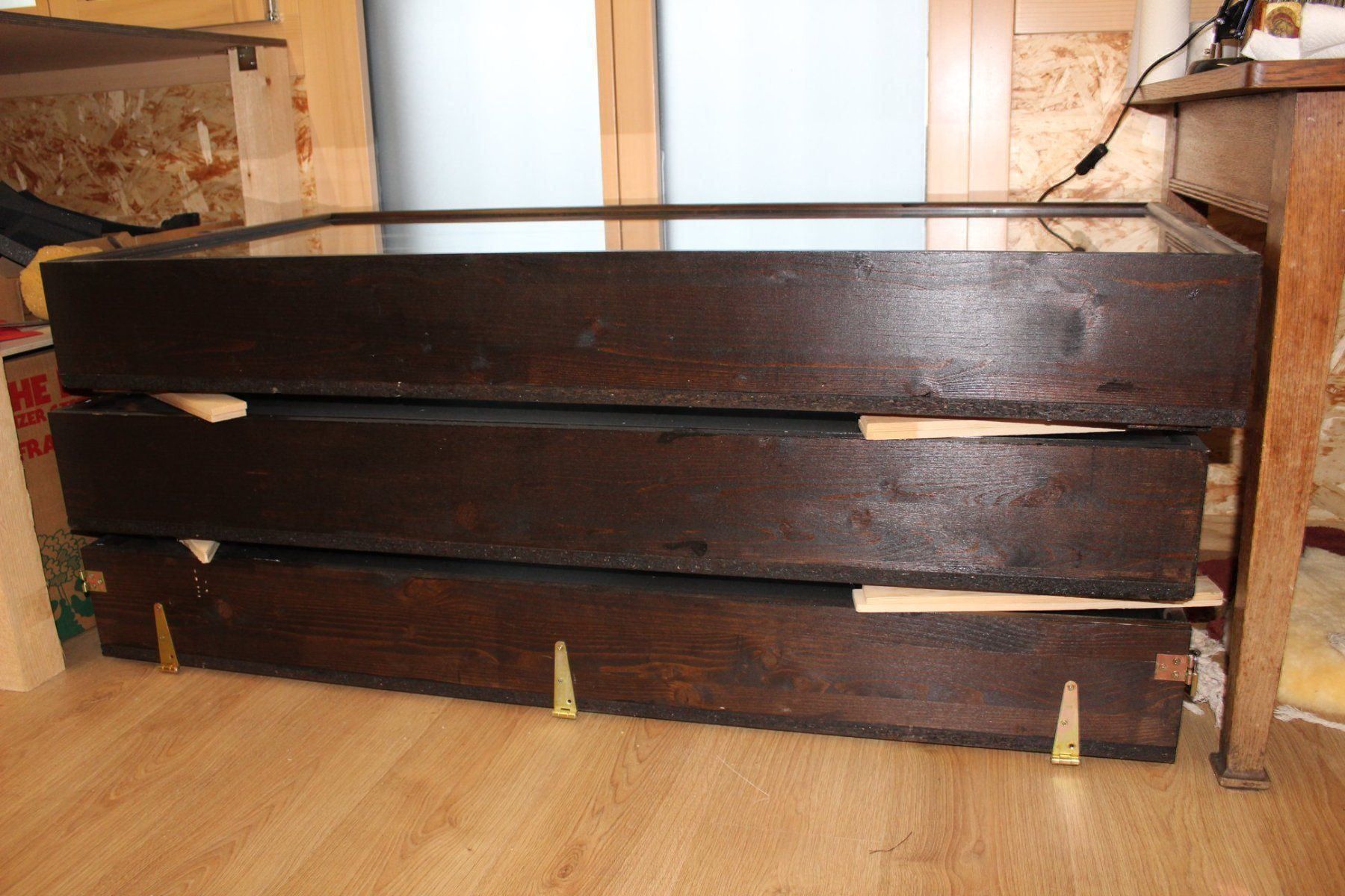 Articoli in legno: 3 handgefertigte Vitrinen ,abschliessbar – Usato da Kerns venduto da KIRSCHE06 2
