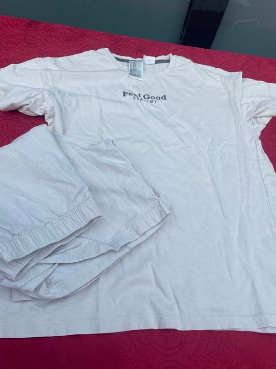 Pyjamas & Ähnliches: Kinder Kurz Pyjama beige 158/164 – Neu (gemäss Beschreibung) aus Bergdietikon von antovale