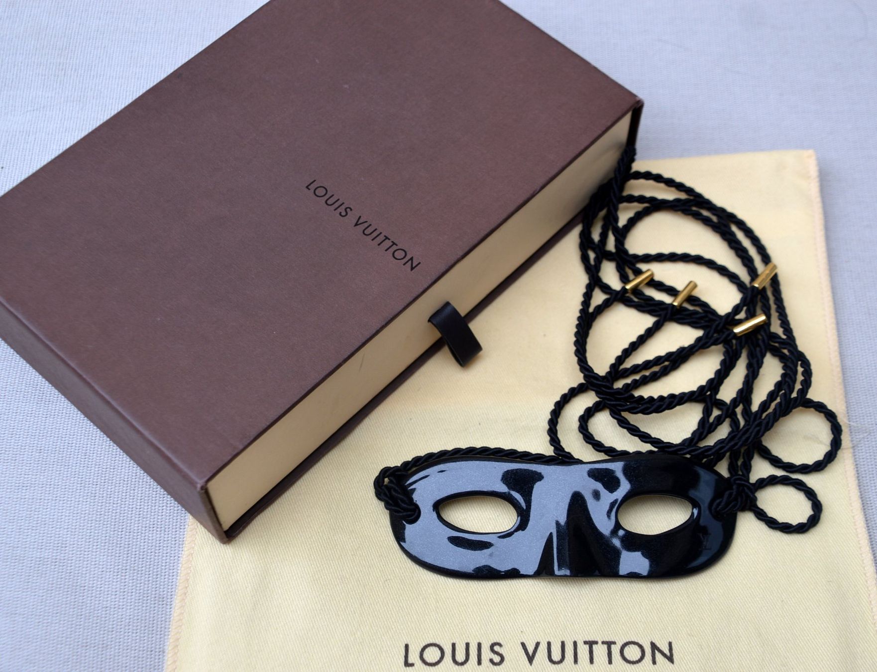 Masken: Louis Vuitton Maske / masque accessoires – Gebraucht aus Collonges von Auganien