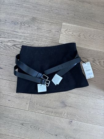 Jupe courte avec 2 ceintures