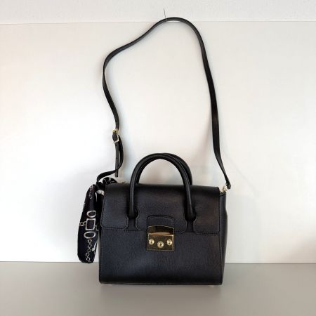 Vera Pelle Leder Handtasche Henkel und Trageriemen schwarz
