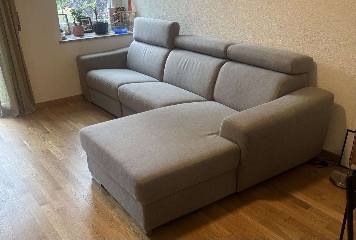 Sofas: Full Reclining Corner Sofa - Grey - Excellent Condition – Neuf (Voir description) à Bern par cia_6q9y 2