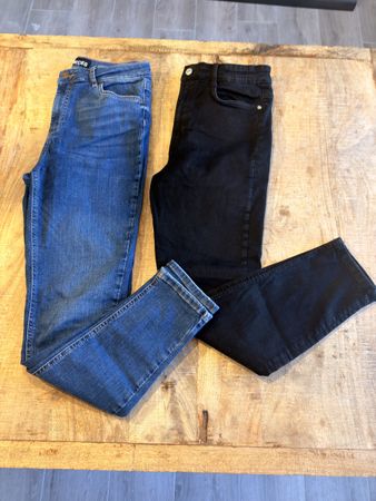 2 Stretch-Jeans – PIECES & ZARA – XL/30 & Grösse 42