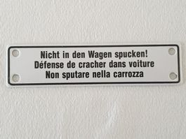 Emailschild Nicht in den Wagen spucken!
