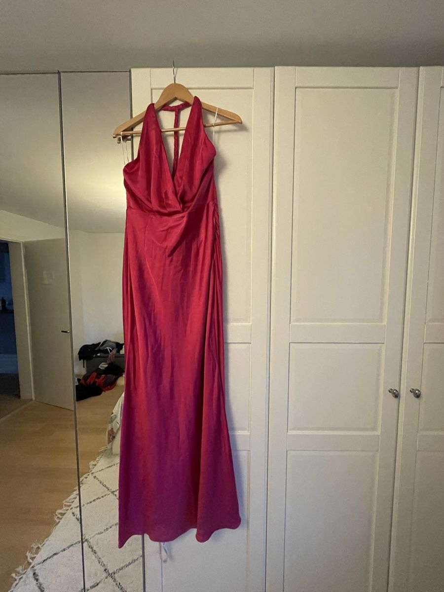 Vestiti: Pink satin halter neck maxi dress – Nuovo e nell'imballaggio originale da Rüschlikon venduto da IDOULA