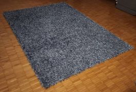 Moderner Hochflor-Teppich in Silbrig-Blau
