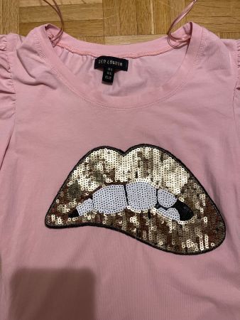 T shirt new size S
