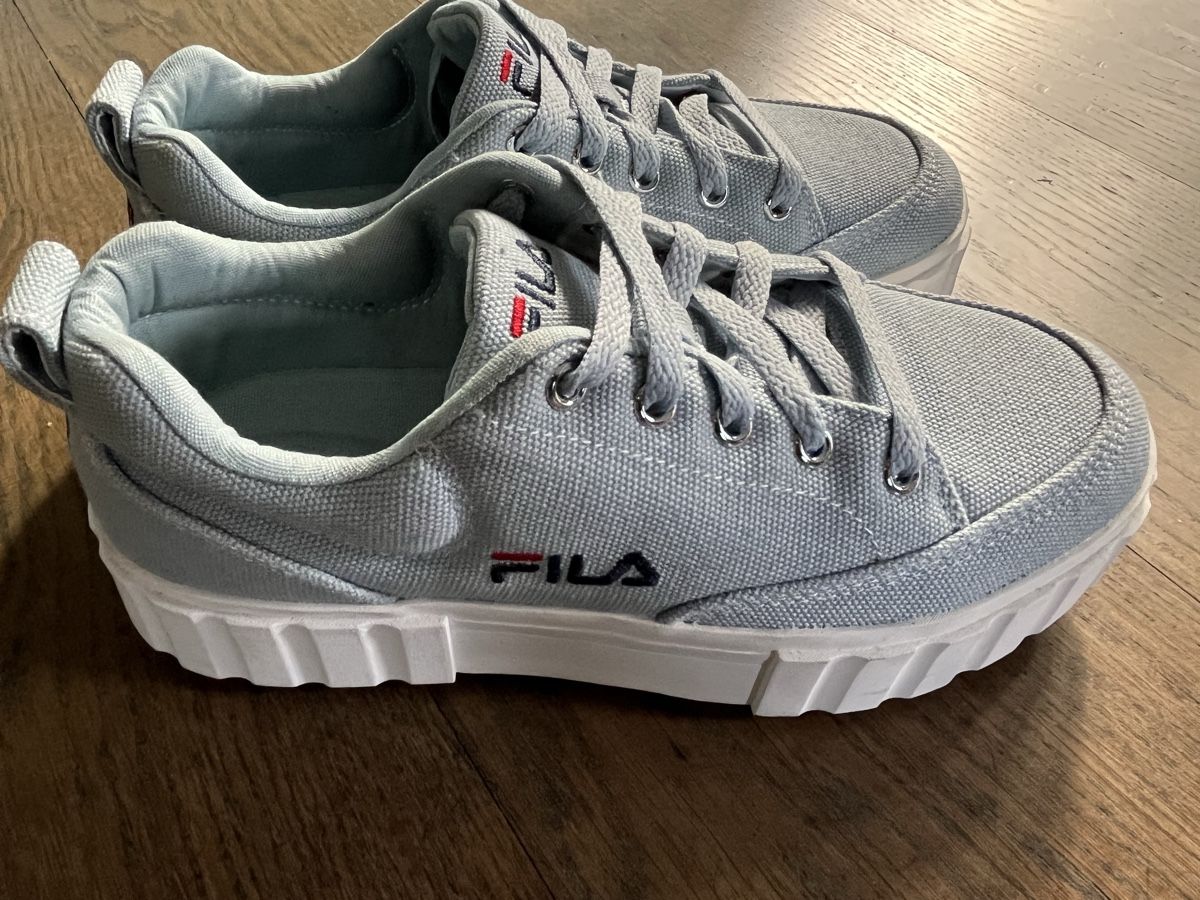 Fila Scarpe da donna: Fila Sneaker – Nuovo (secondo la descrizione) da Nänikon venduto da Gaulix