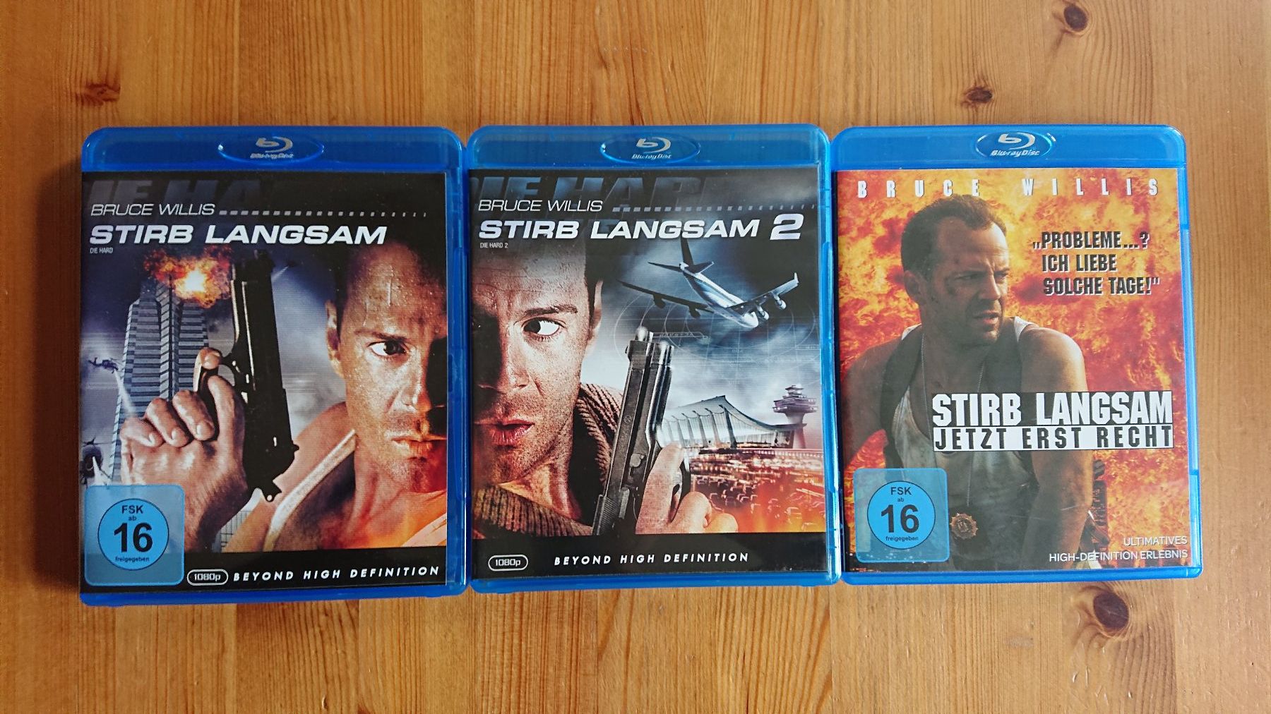 Tutti i DVDs: STIRB LANGSAM 1 bis 5 auf Blu-Ray mit Bruce Willis – Usato da Wilderswil venduto da Exebub 1