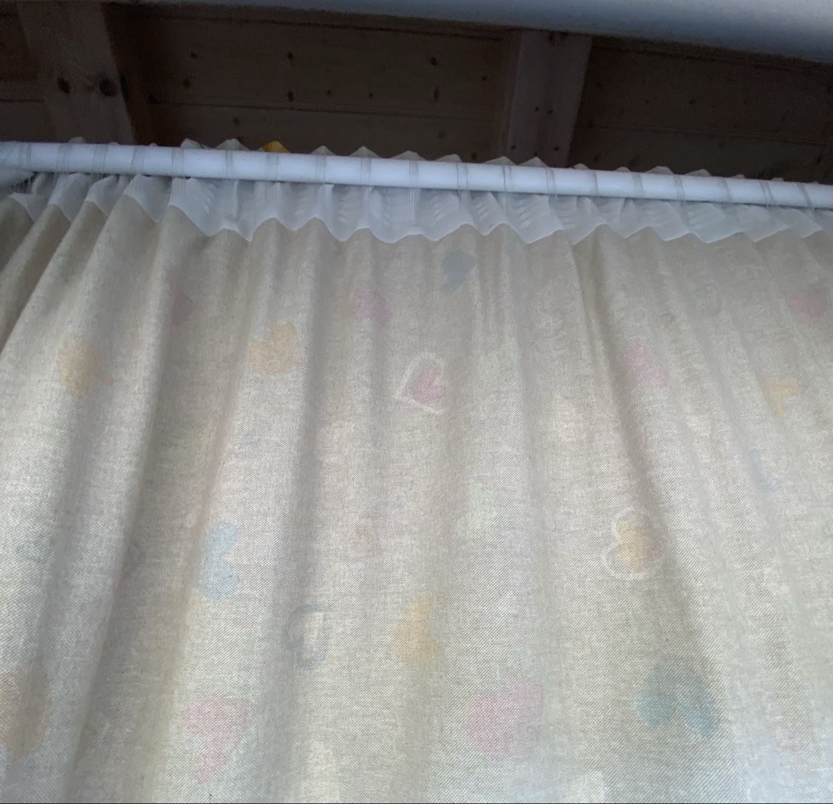 Tende: Kinderzimmer Gardine mit bunten Herzen – Usato da Hägendorf venduto da DonTinel 1