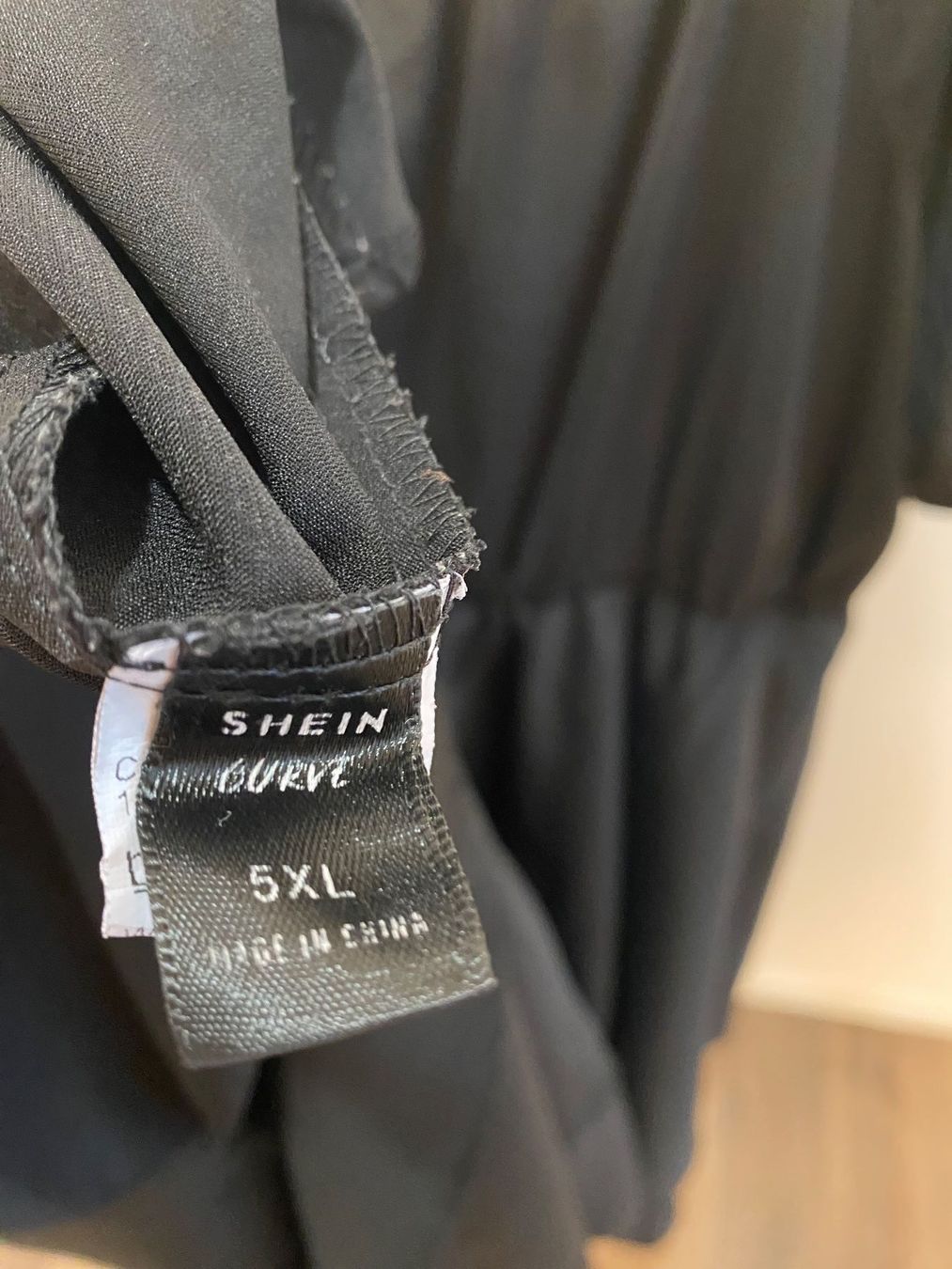 Shein Vestiti: Kleid mit Puffärmeln schwarz Gr. 54 / 5XL – Usato da Pratteln venduto da a23_j2gs 9