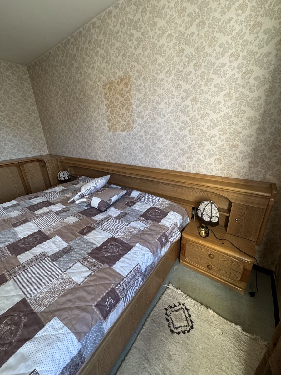 Betten: Ensemble de chambre à coucher avec commode latérale  – Gebraucht aus Courrendlin von bur_twg6 3