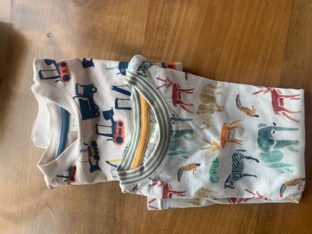 2 Stk. Kinder T'Shirts 104 und 116