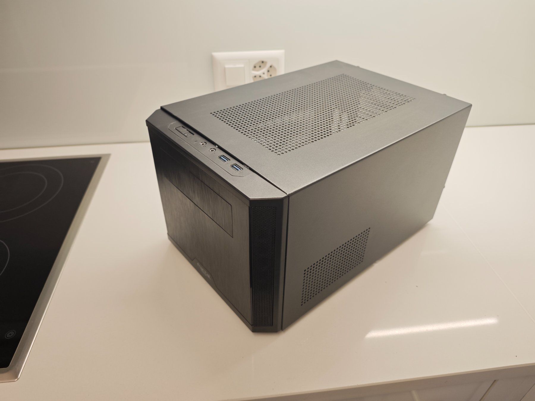Fractal Custodie: Fractal Design Core 500 – Kompaktes Mini-ITX PC-Gehäuse – Usato da Zürich venduto da ACID_IV 4