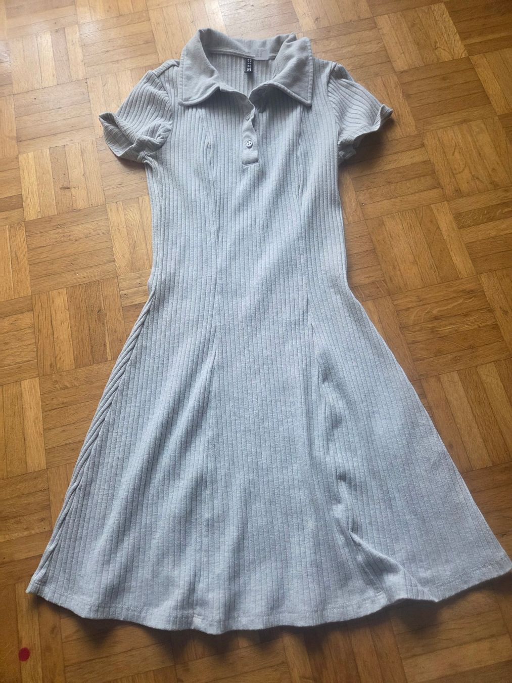Lotti & Set di vestiti: Kleid, Pullover und T-Shirt Gr. XS – Usato da Basel venduto da grandfamily 1