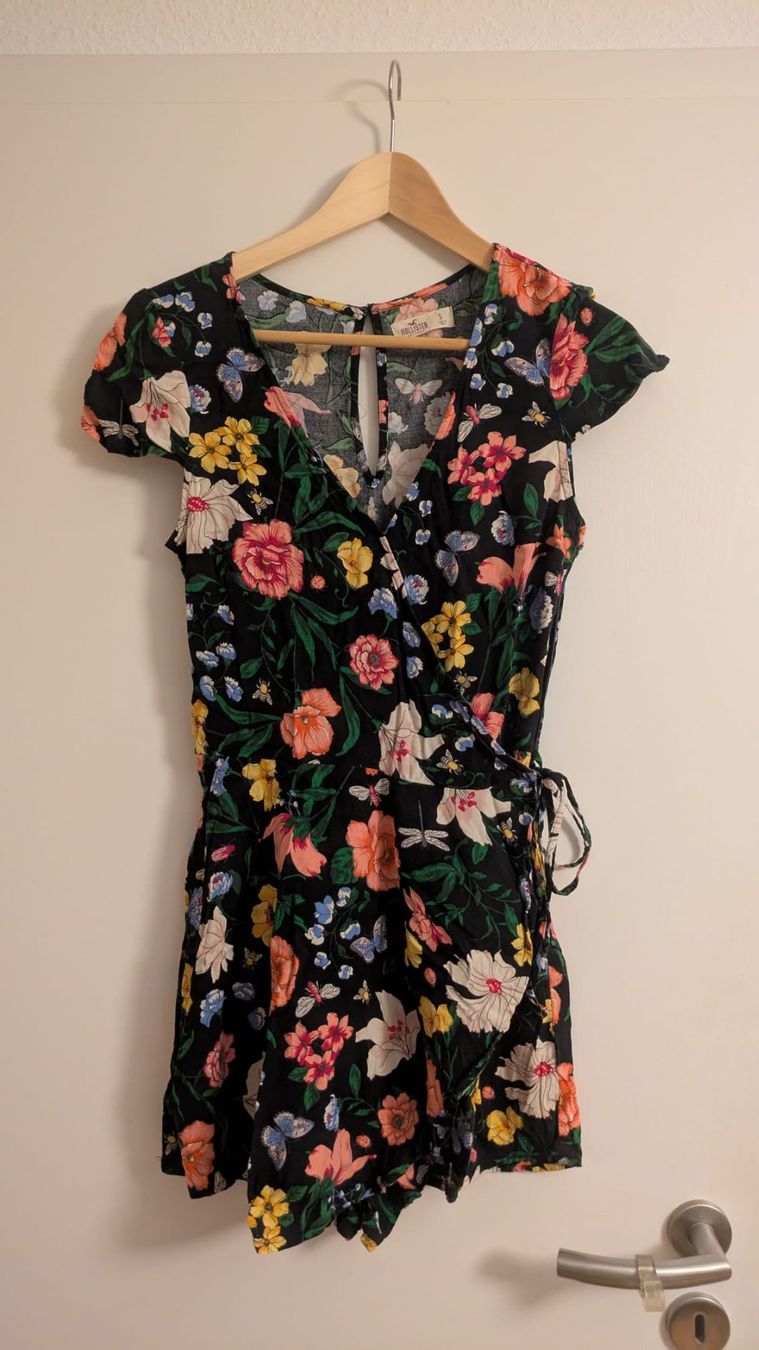 Jumpsuits: Hollister Sommer Overall Blumenmuster – Gebraucht aus Hochwald von A3N.