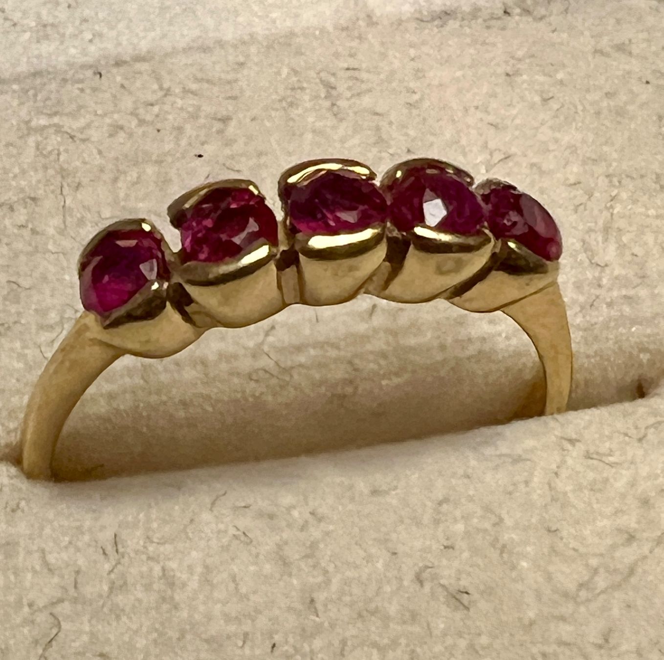 Ringe: Gold-Ring 18 K mit Rubinen – Gebraucht aus Chur von Penting1935 1