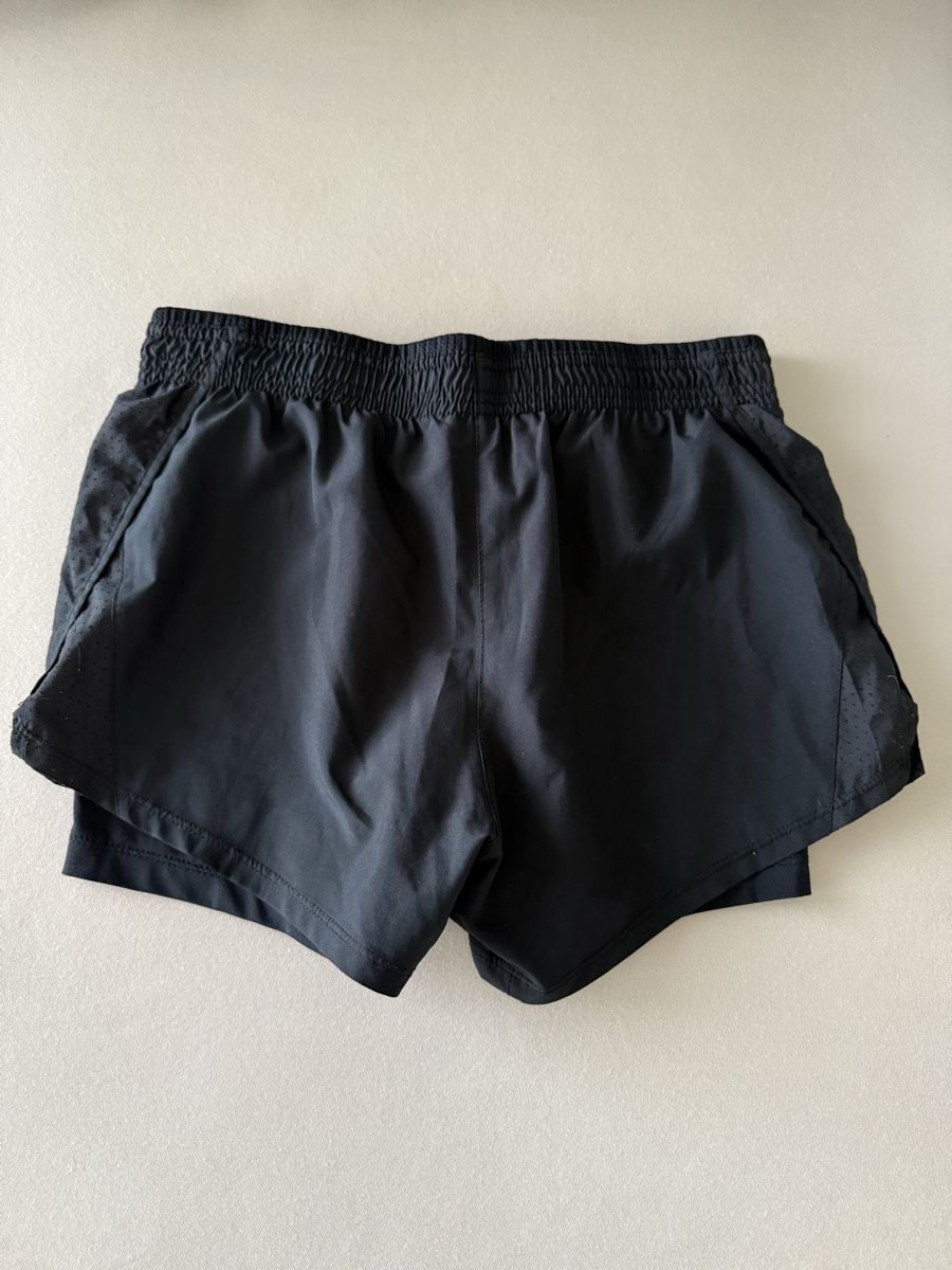Nike Pantaloni: Nike Running Shorts – Usato da Hedingen venduto da julesli 1